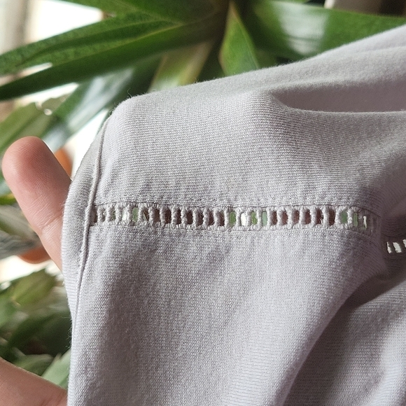 UNIQLO Spring Blouse Light Purple Color Size Small with Lace Details - Picture 3 of 6